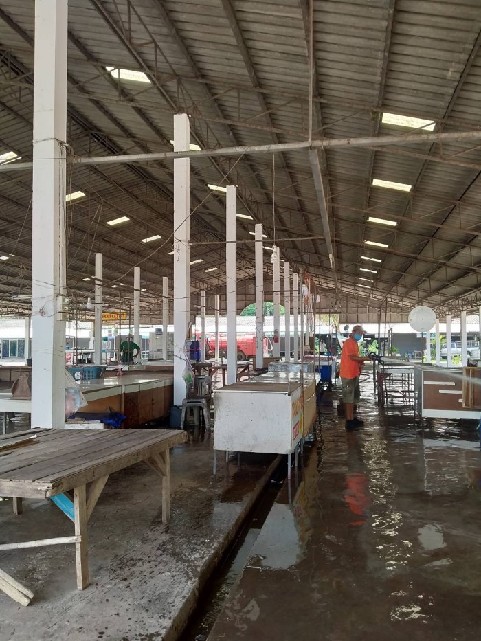 ล้างทำความสะอาดตลาดสด  ภายในเขตเทศบาล...